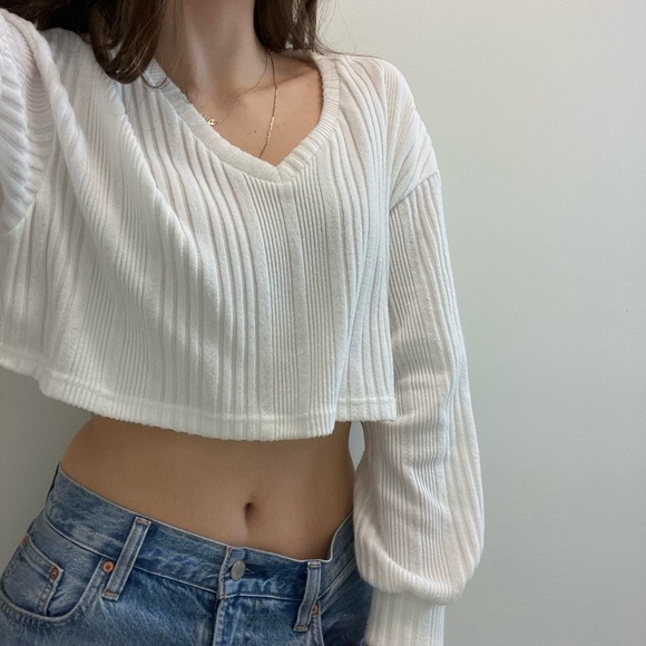 White cropped sweater - Picture 2 of 3
